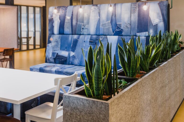 BB-study-lounge-jeans-green.jpg
